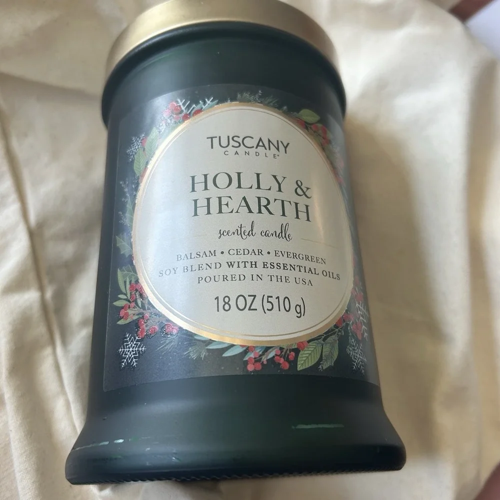 New Tuscany Scented Soy Candle with Essential Oils Holly & Hearth 18oz Christmas